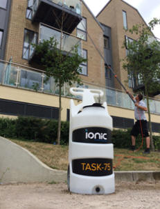 Task Trolley, depósito de agua portátil para sistemas de limpieza con agua pura.